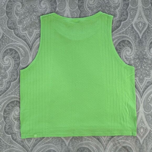 Womens Lululemon Train To Be Top - Picture 2 of 3